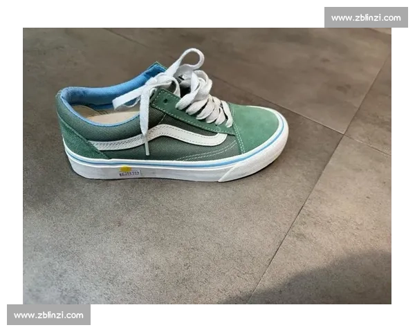 两双球鞋的独特魅力与潮流搭配全解析